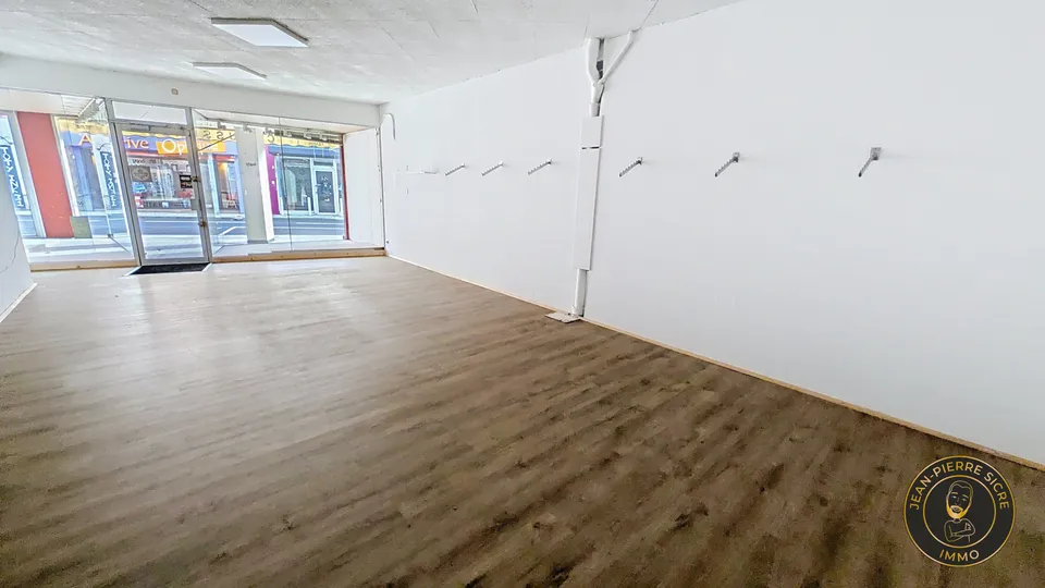 Local commercial - 160 m² — photo 2