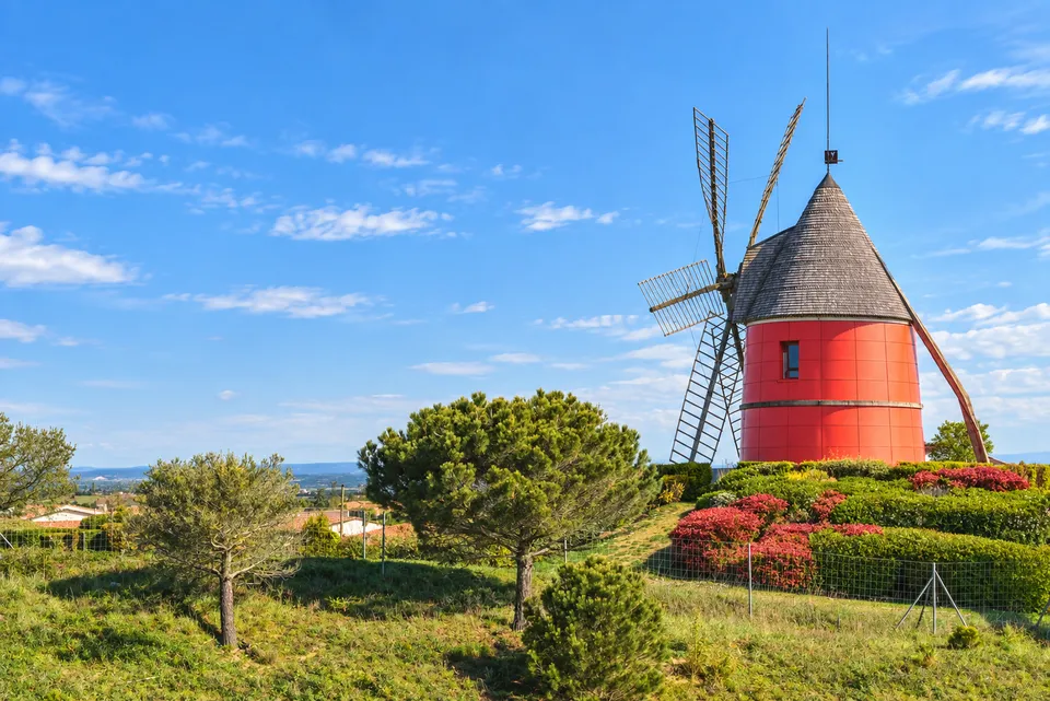 Le moulin à vent de Nailloux dans la campagne du Lauragais